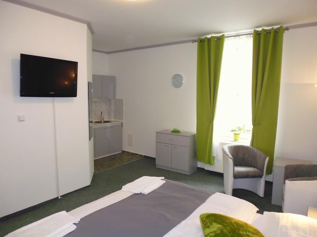 Pension Kamenny Dvur Marianske Lazne Exterior photo
